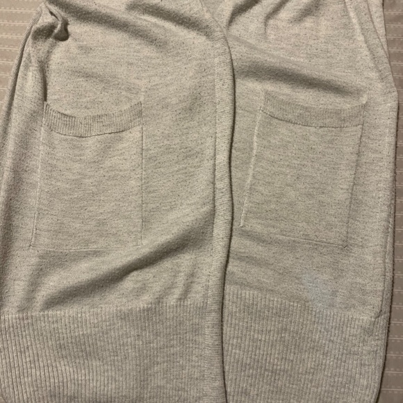 cream cardigan with 2 pockets - Picture 2 of 3